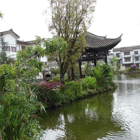 Fairyland Hotel Kunming Jadeite Town Тэнчун Экстерьер фото